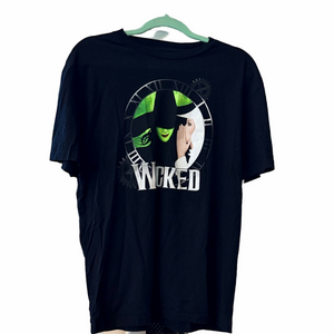 Wicked T-shirt “Green for good wear wicked” 100% cotton. Movie memorabilia. L